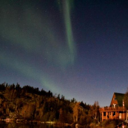 Yellow Dog Lodge, Inc. Йелоунайф Екстериор снимка