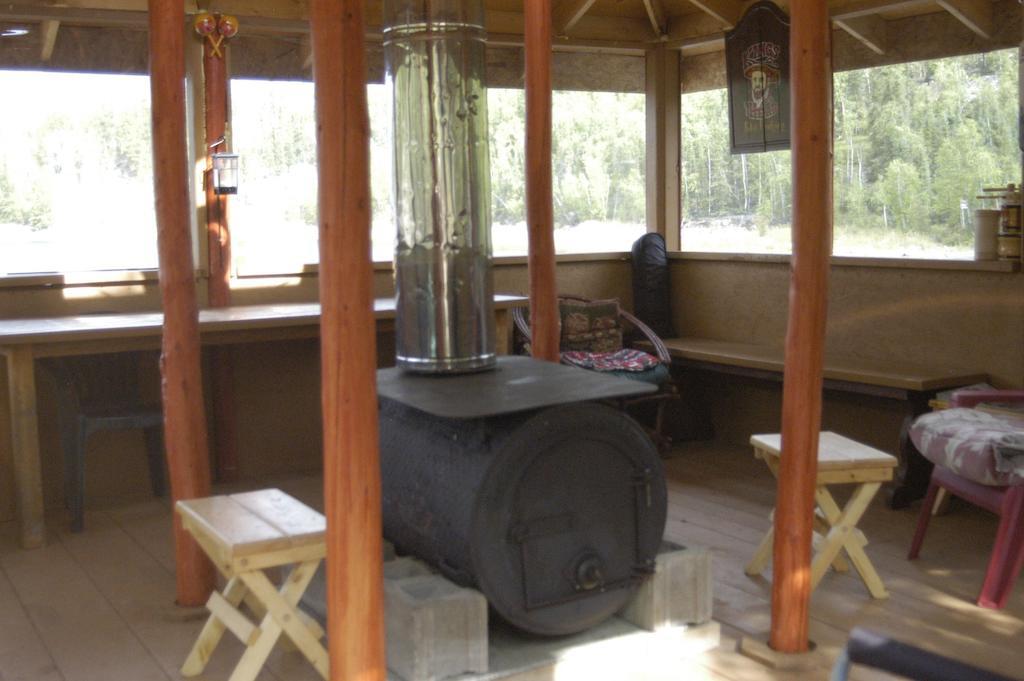 Yellow Dog Lodge, Inc. Йелоунайф Екстериор снимка