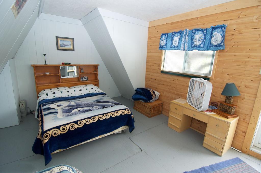 Yellow Dog Lodge, Inc. Йелоунайф Стая снимка