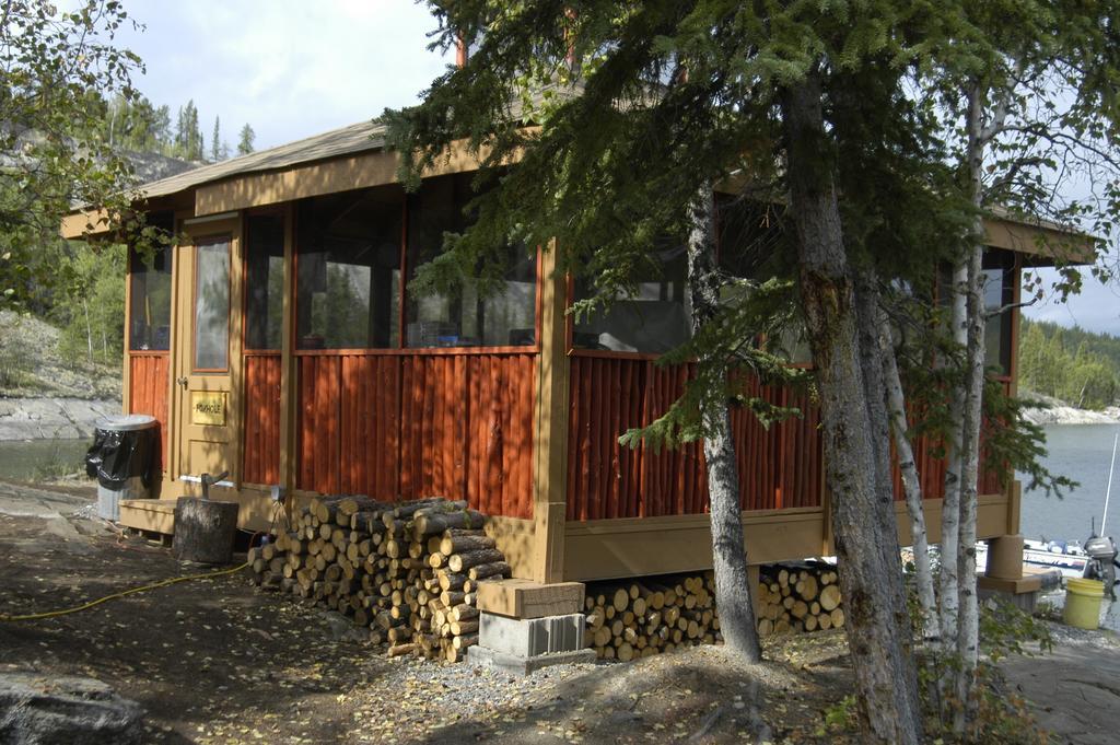 Yellow Dog Lodge, Inc. Йелоунайф Екстериор снимка