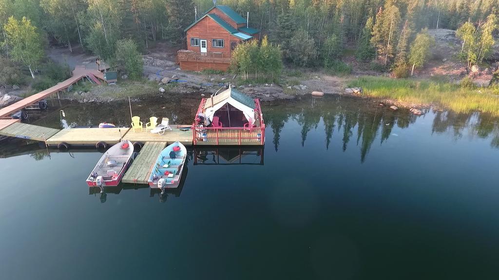 Yellow Dog Lodge, Inc. Йелоунайф Екстериор снимка