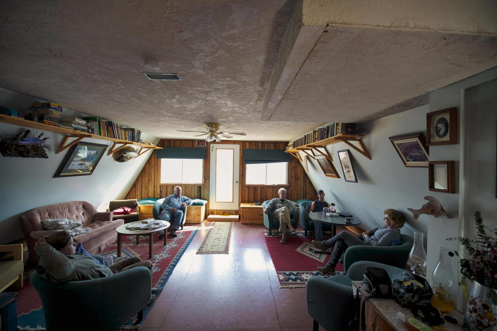 Yellow Dog Lodge, Inc. Йелоунайф Екстериор снимка