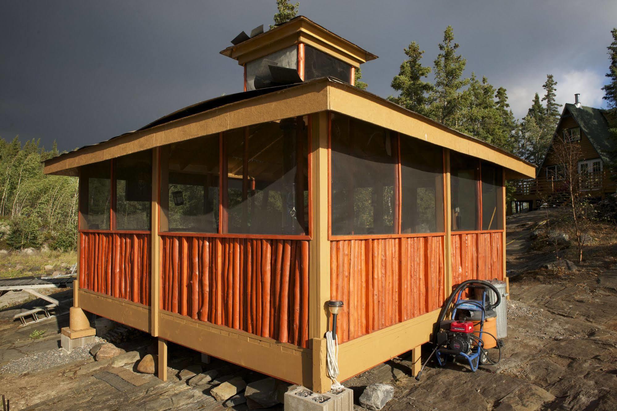 Yellow Dog Lodge, Inc. Йелоунайф Екстериор снимка