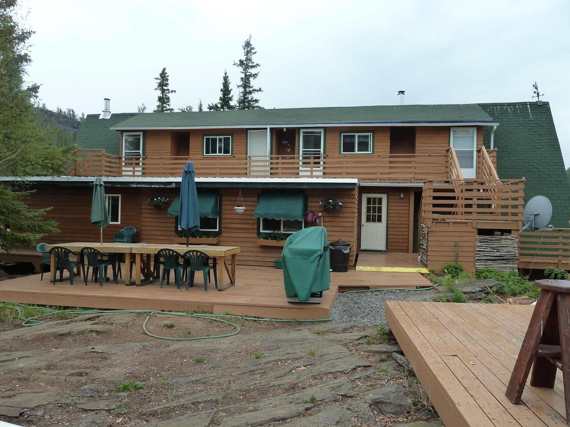 Yellow Dog Lodge, Inc. Йелоунайф Екстериор снимка