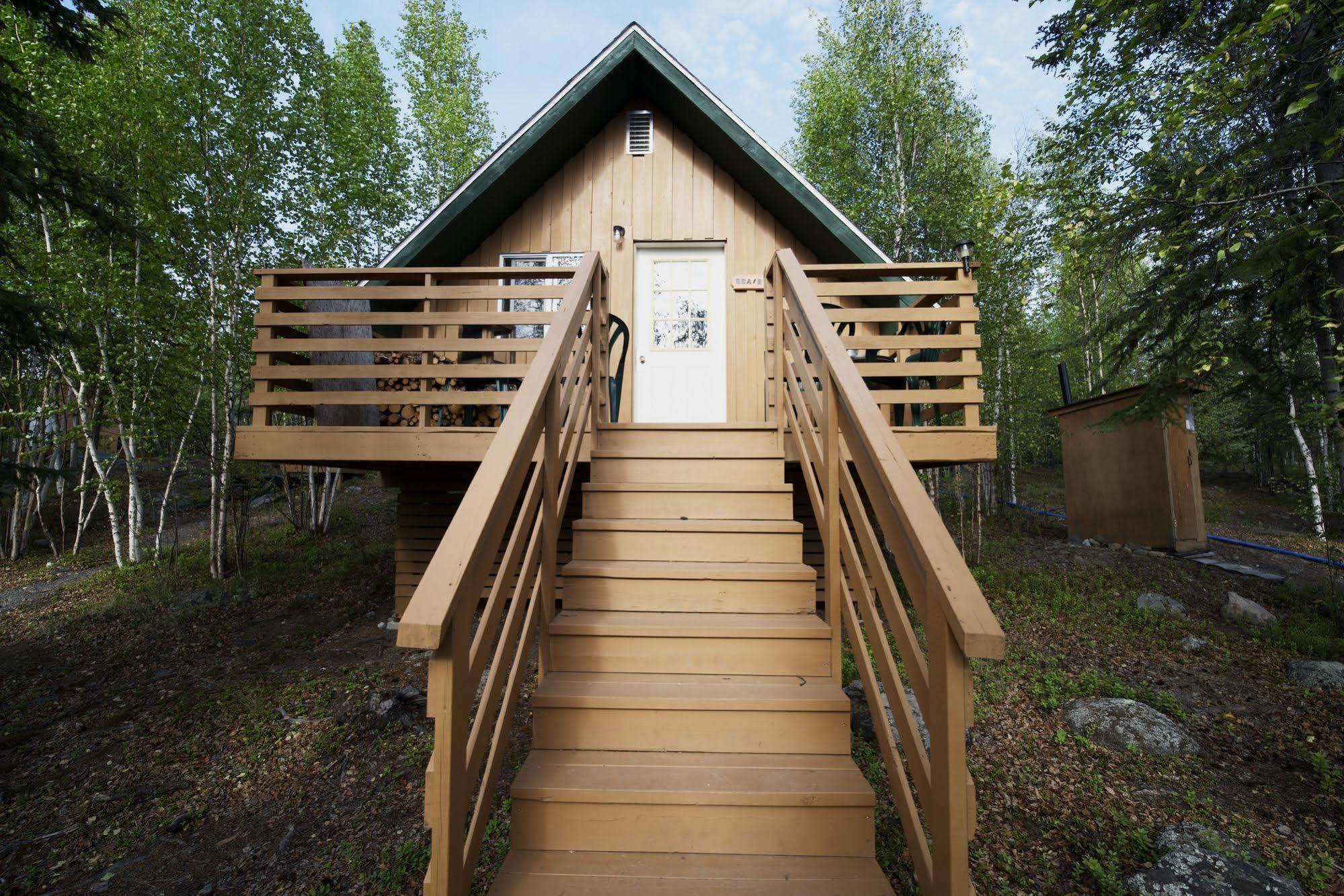 Yellow Dog Lodge, Inc. Йелоунайф Екстериор снимка