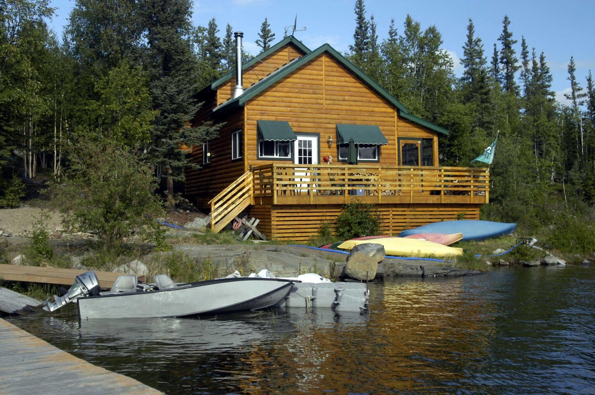 Yellow Dog Lodge, Inc. Йелоунайф Екстериор снимка