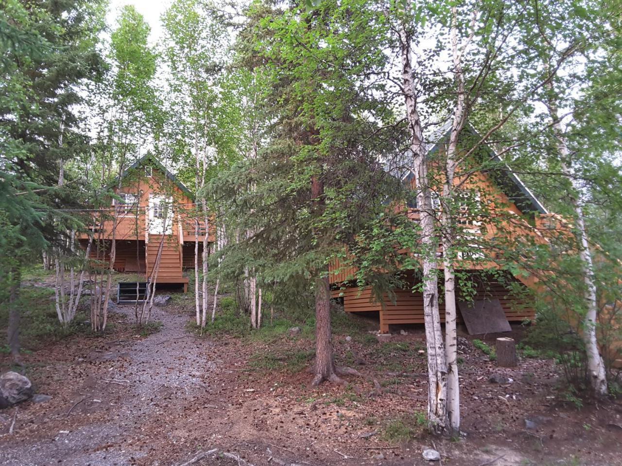 Yellow Dog Lodge, Inc. Йелоунайф Екстериор снимка