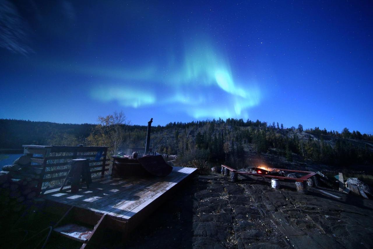 Yellow Dog Lodge, Inc. Йелоунайф Екстериор снимка