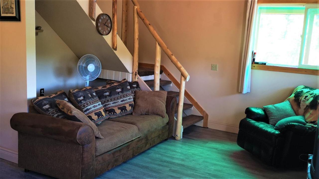 Yellow Dog Lodge, Inc. Йелоунайф Екстериор снимка