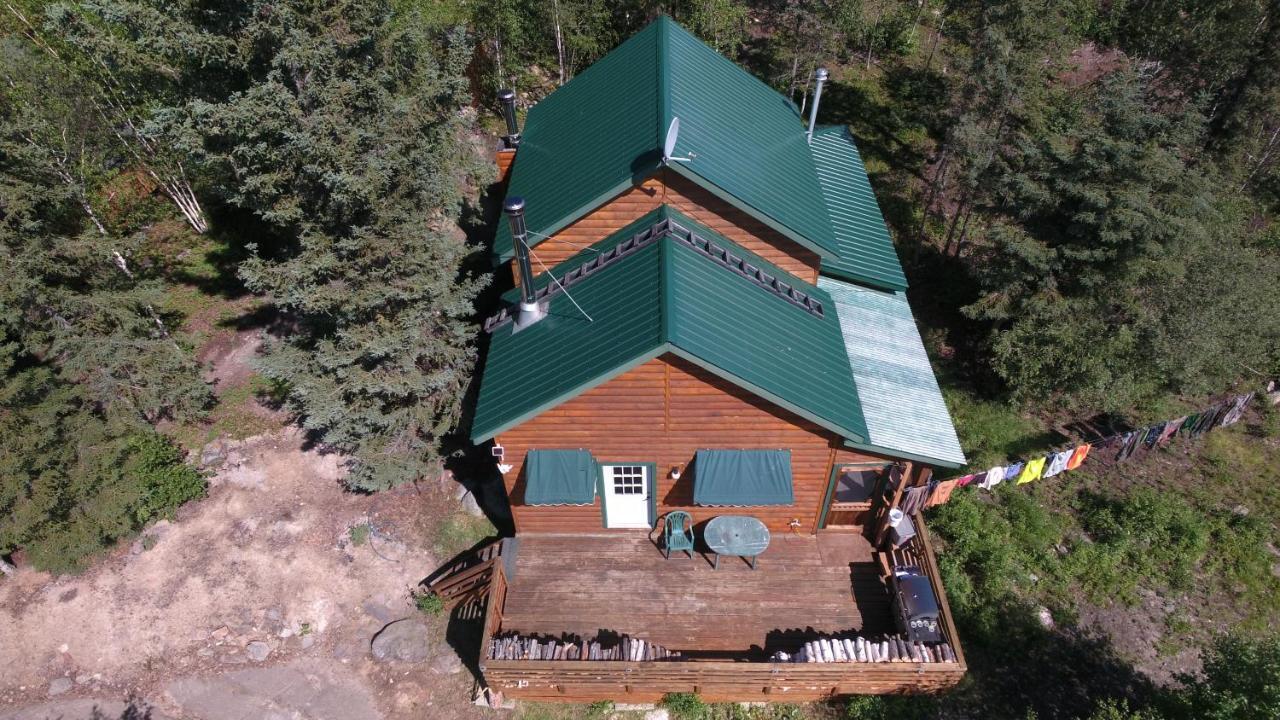 Yellow Dog Lodge, Inc. Йелоунайф Екстериор снимка