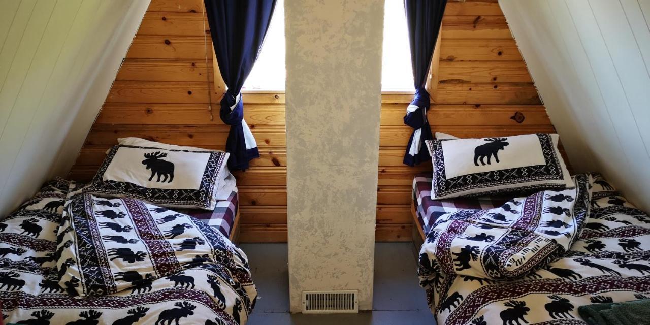 Yellow Dog Lodge, Inc. Йелоунайф Екстериор снимка