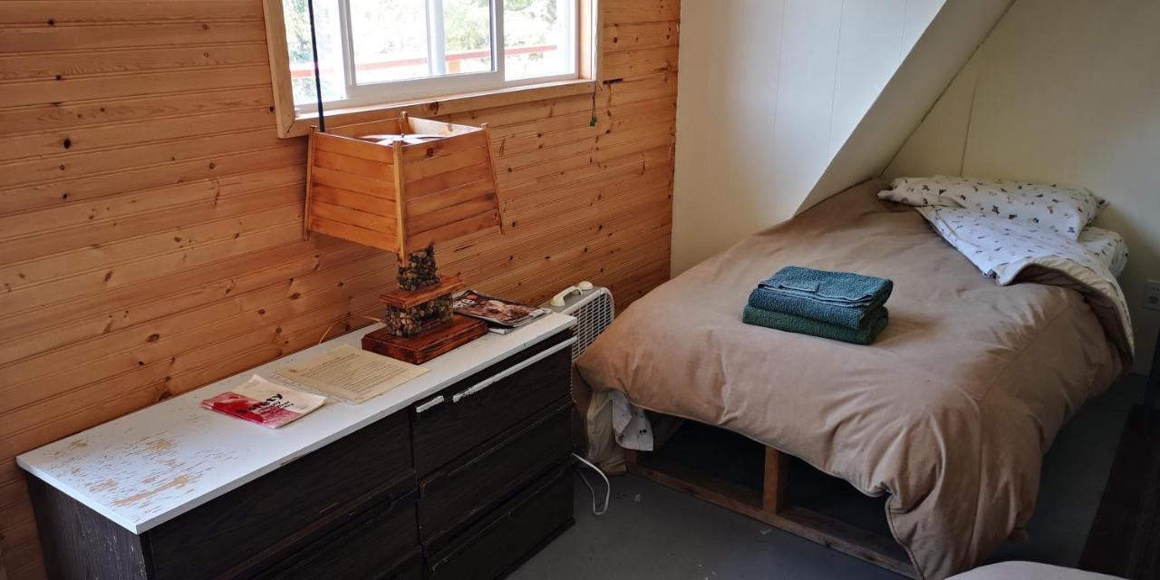 Yellow Dog Lodge, Inc. Йелоунайф Екстериор снимка