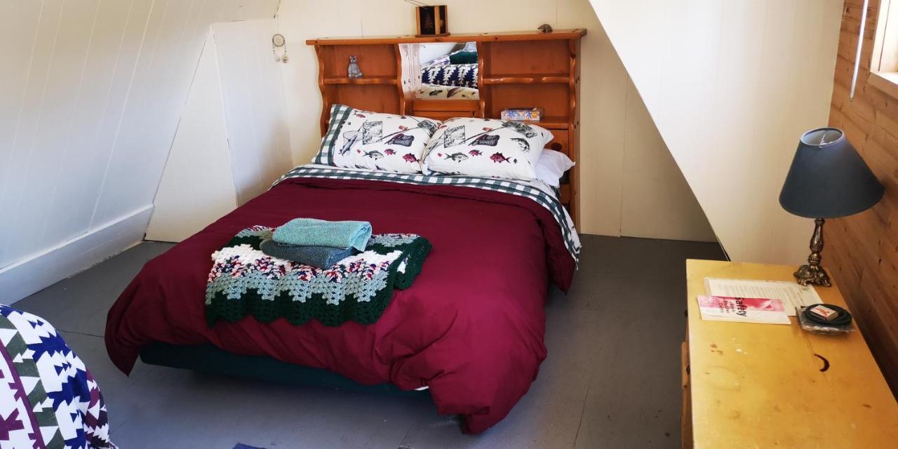 Yellow Dog Lodge, Inc. Йелоунайф Екстериор снимка