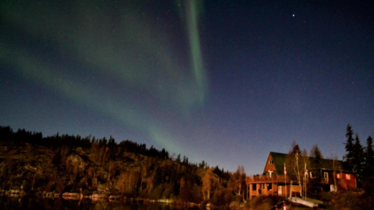 Yellow Dog Lodge, Inc. Йелоунайф Екстериор снимка